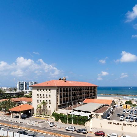 Elegant Duplex With Parking By Beachfront Stay Herzliya Bagian luar foto