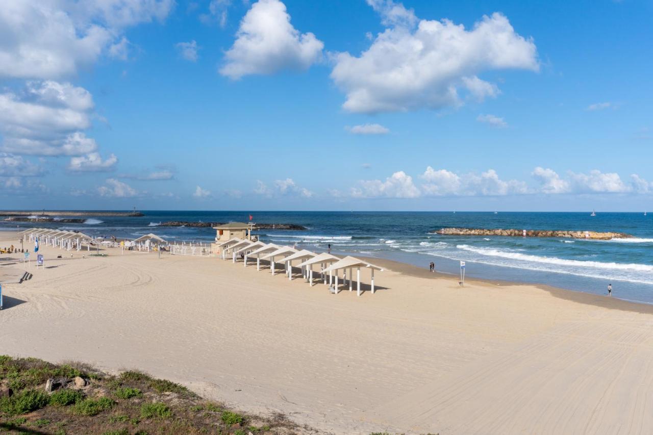 Elegant Duplex With Parking By Beachfront Stay Herzliya Bagian luar foto