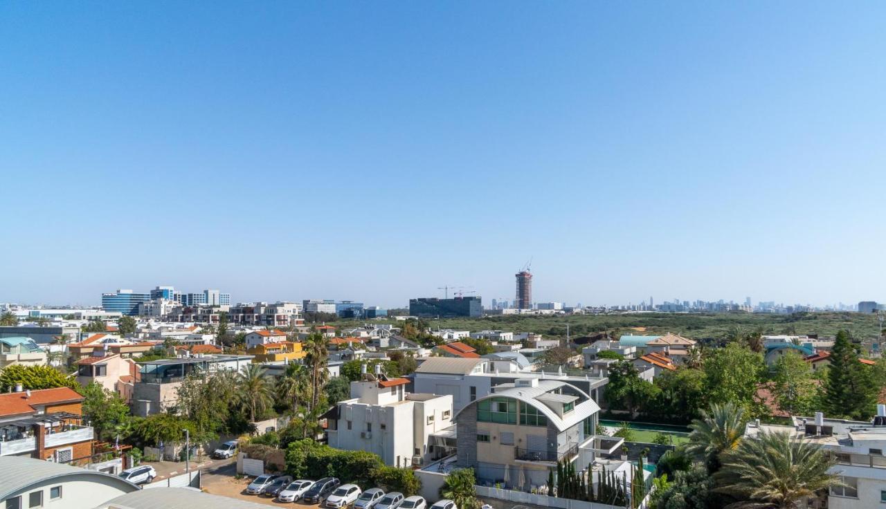 Elegant Duplex With Parking By Beachfront Stay Herzliya Bagian luar foto
