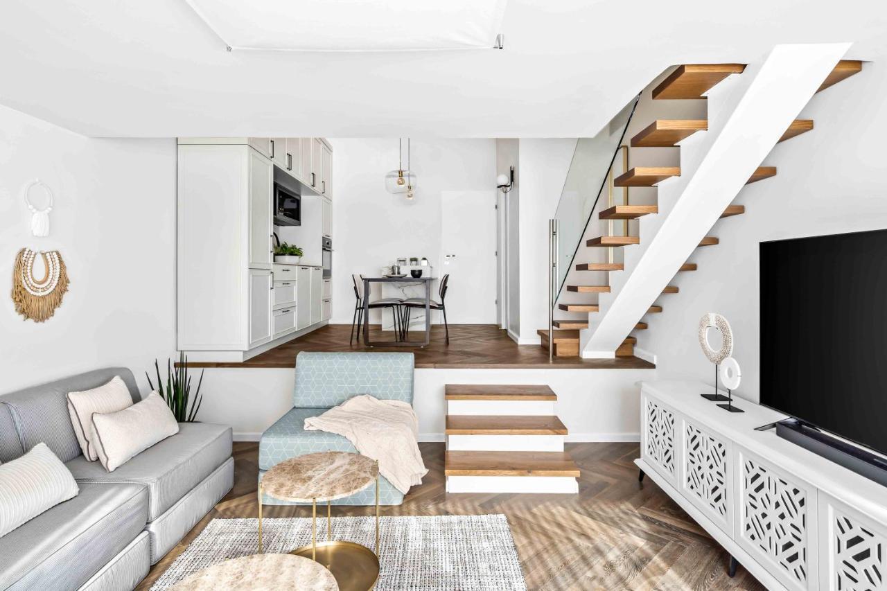 Elegant Duplex With Parking By Beachfront Stay Herzliya Bagian luar foto