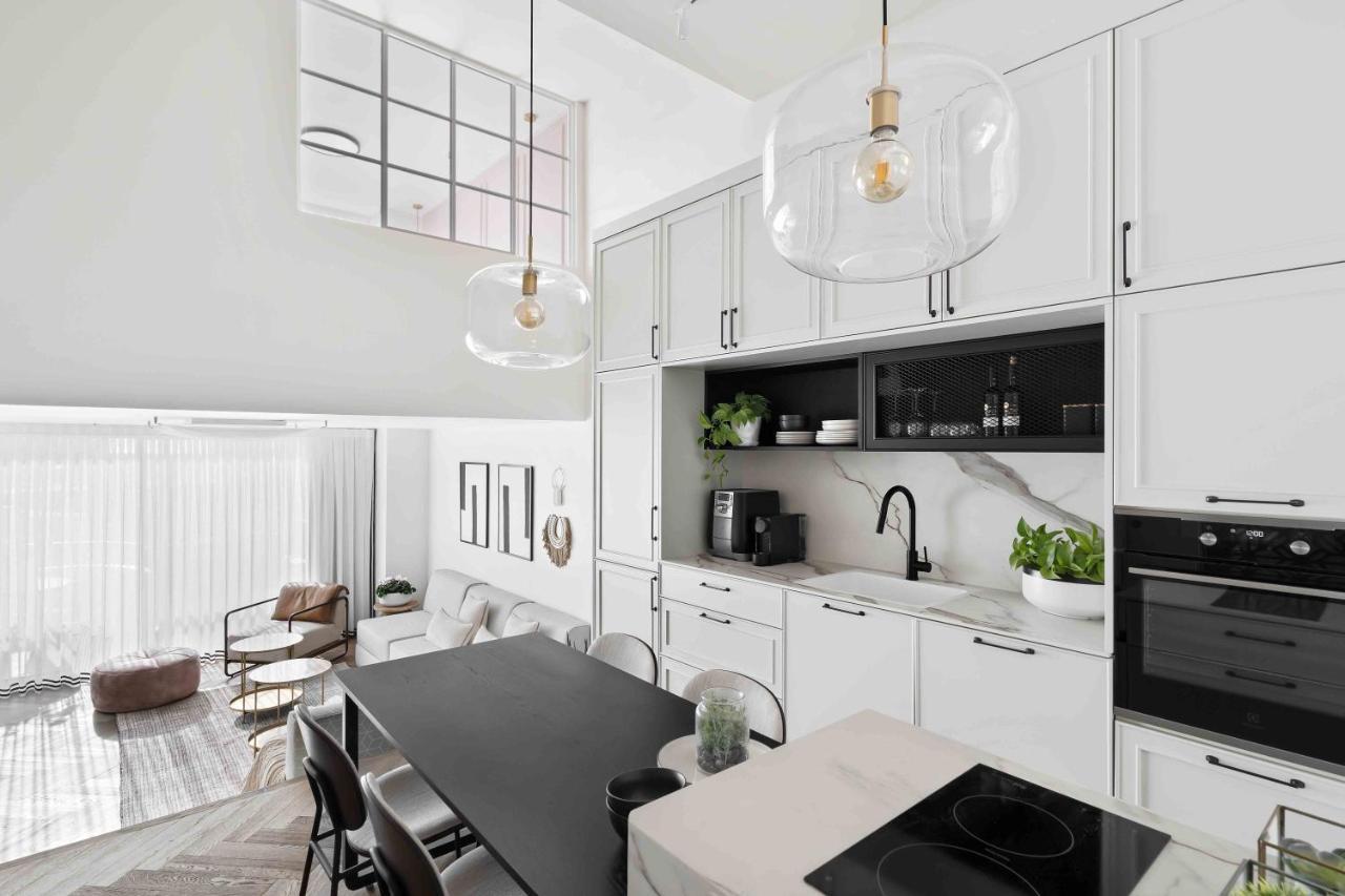 Elegant Duplex With Parking By Beachfront Stay Herzliya Bagian luar foto