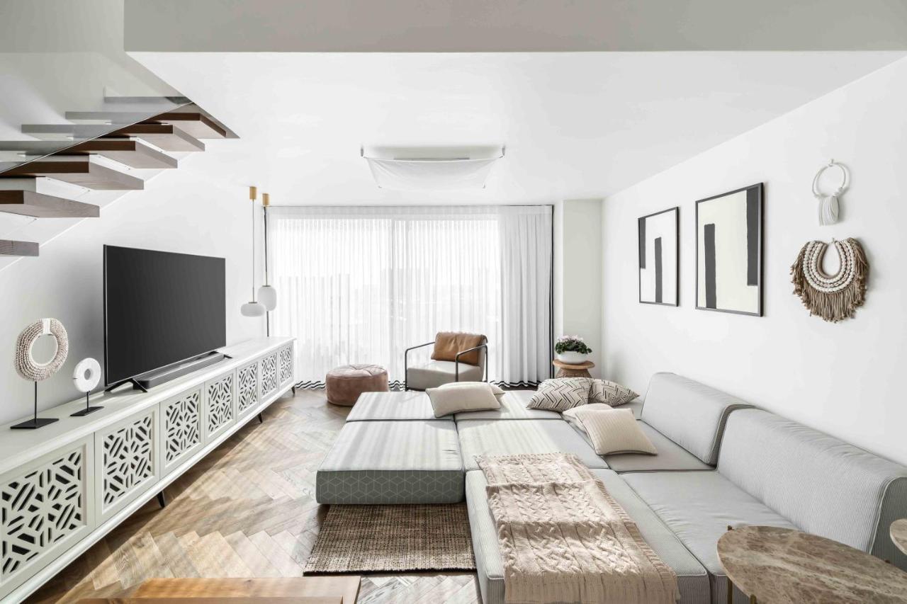 Elegant Duplex With Parking By Beachfront Stay Herzliya Bagian luar foto
