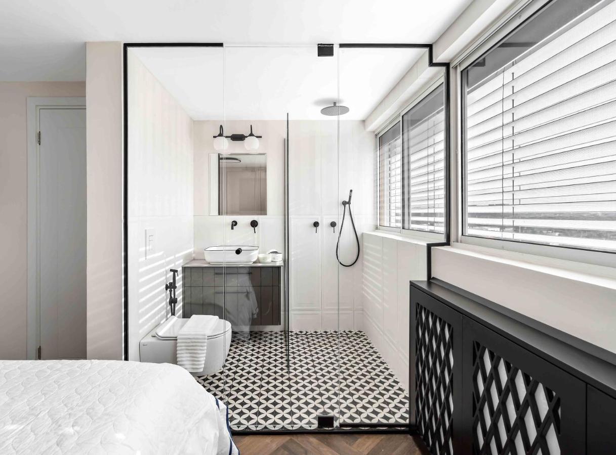 Elegant Duplex With Parking By Beachfront Stay Herzliya Bagian luar foto