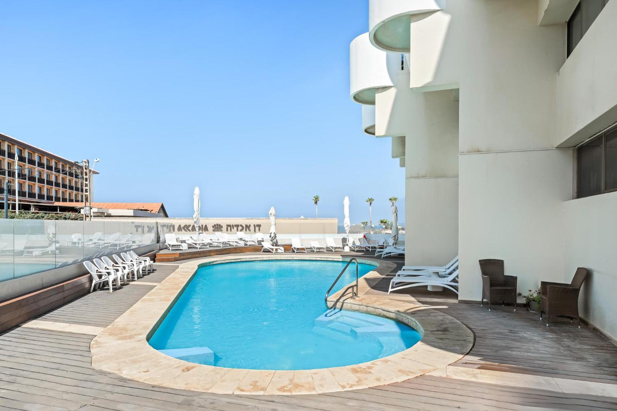 Elegant Duplex With Parking By Beachfront Stay Herzliya Bagian luar foto