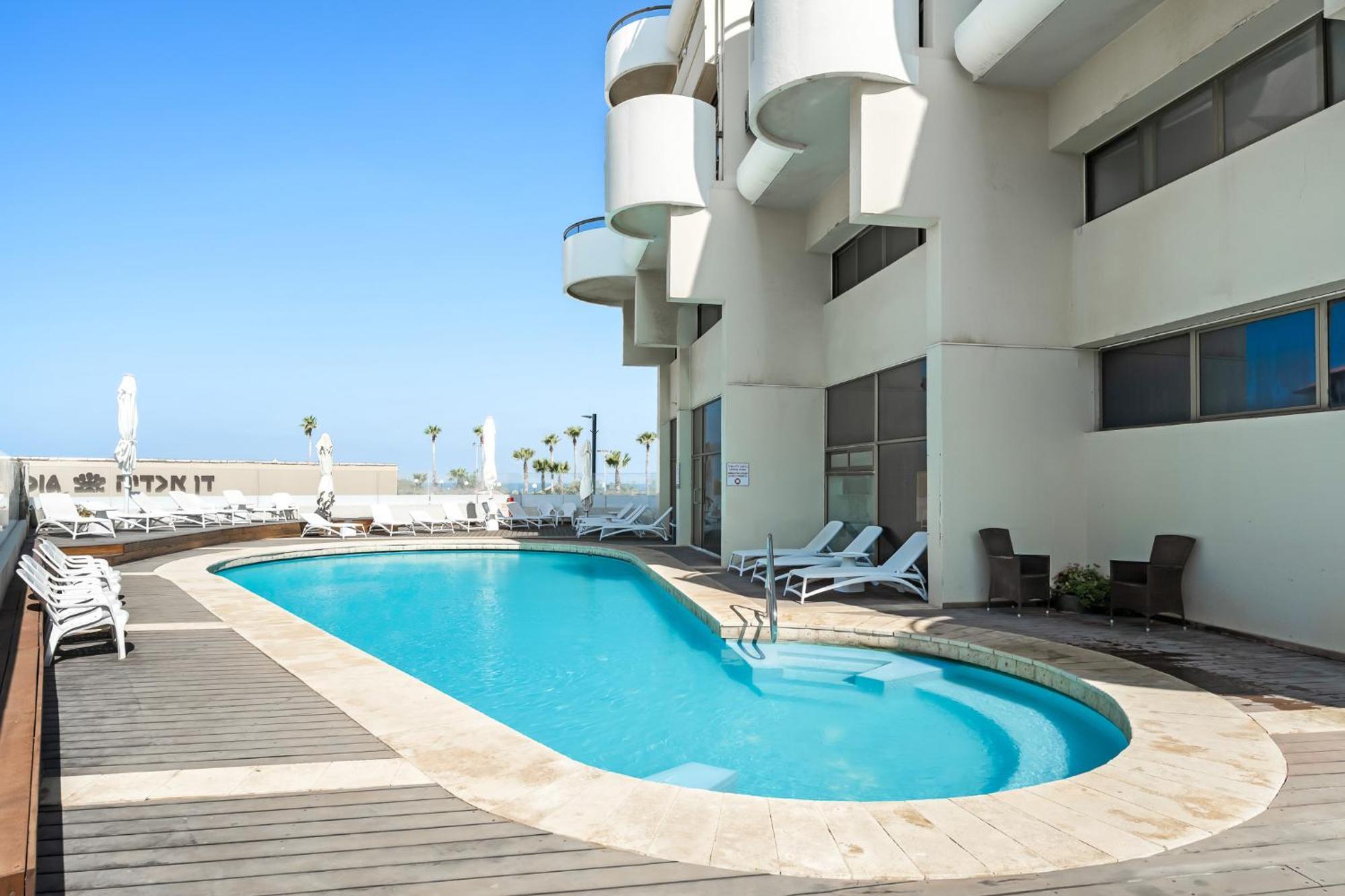Elegant Duplex With Parking By Beachfront Stay Herzliya Bagian luar foto